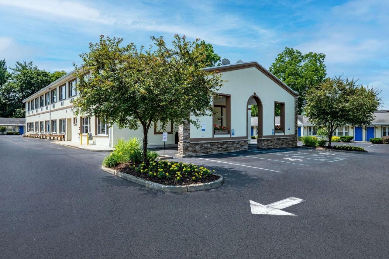 Rodeway Inn Поукипси Экстерьер фото
