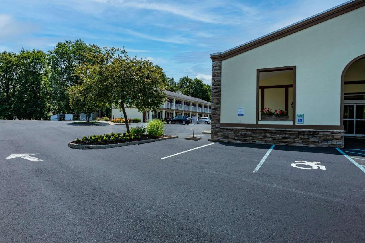 Rodeway Inn Поукипси Экстерьер фото