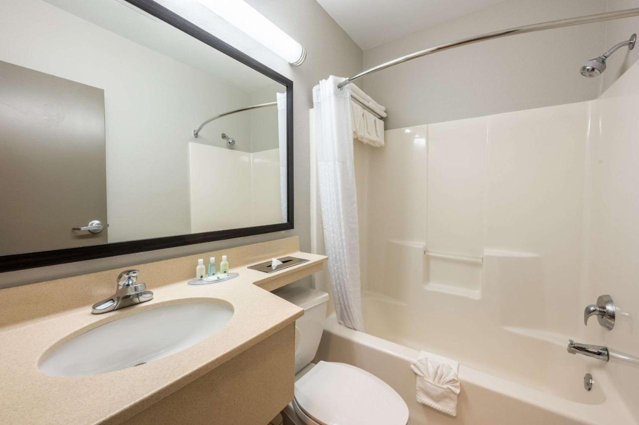 Rodeway Inn Поукипси Экстерьер фото